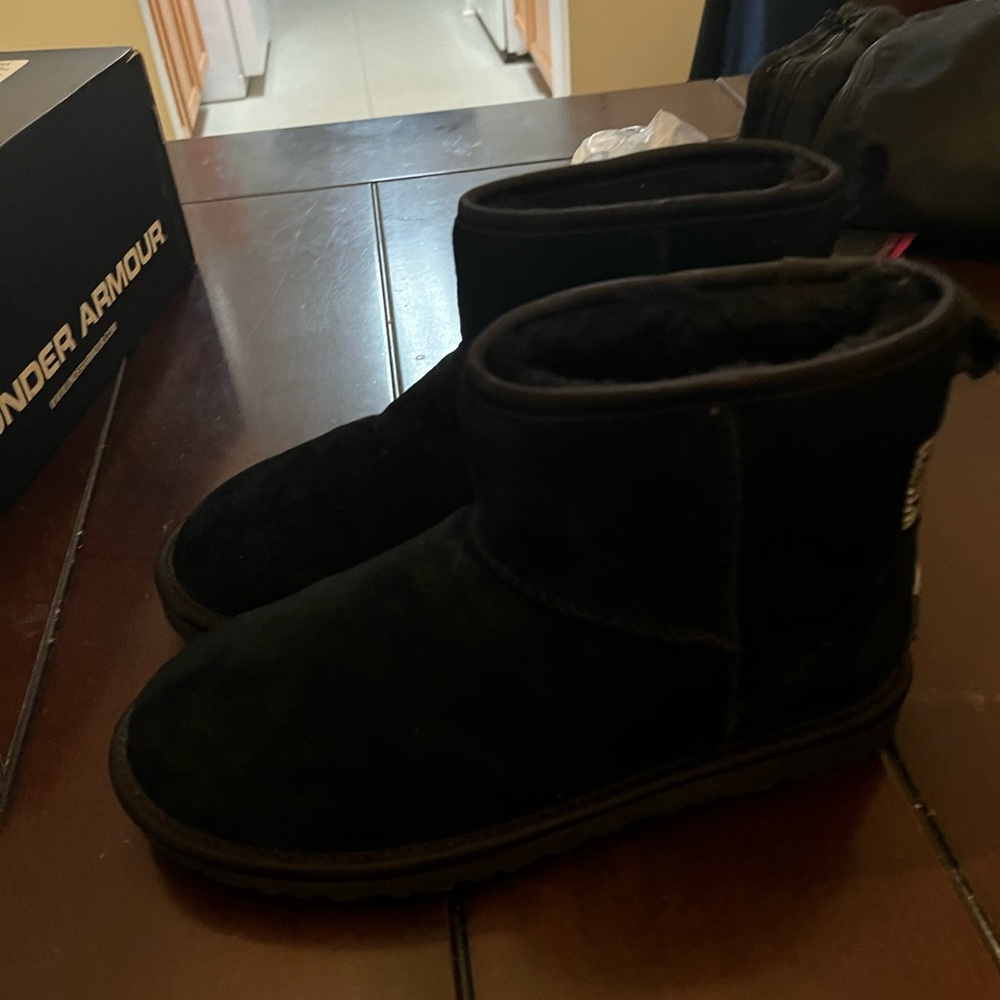 UGG BOOTS W/ Bow